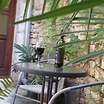 شقة 