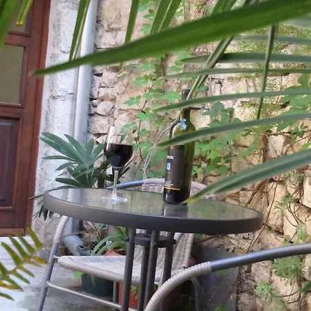 Apartment Palmin Dvor-jercic Split